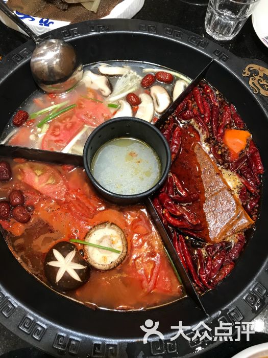 李香蓝重庆火锅(川沙店)三味鸳鸯锅图片 第1张
