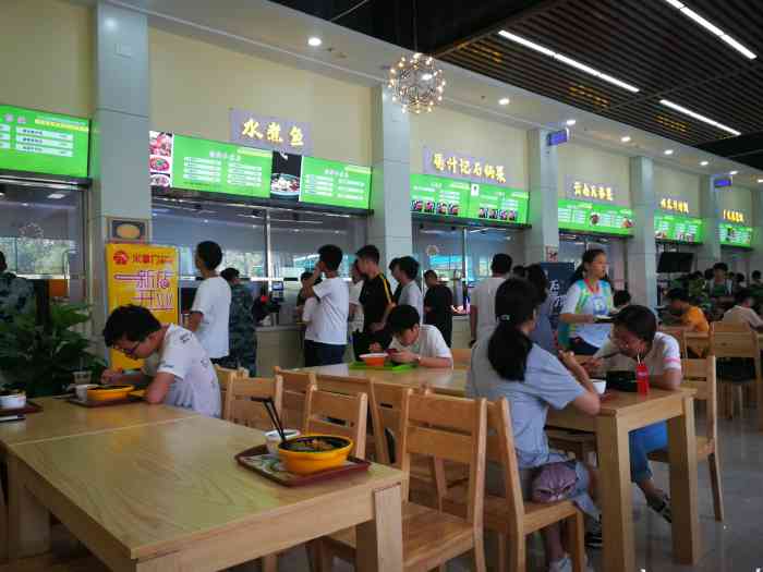 武汉理工大学-北2食堂-"母校的水运湖,四年的时间里,经常去湖边漫.