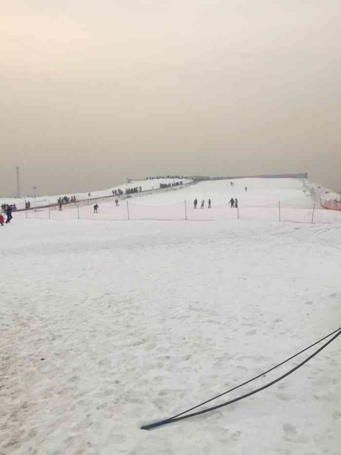 天阔滑雪场"周末回家,决定带两个小老弟去滑雪7915,主.