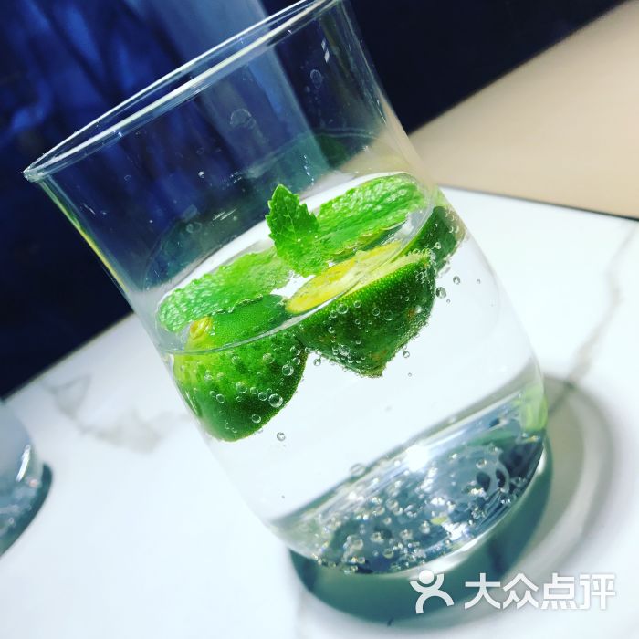 青柠薄荷气泡水