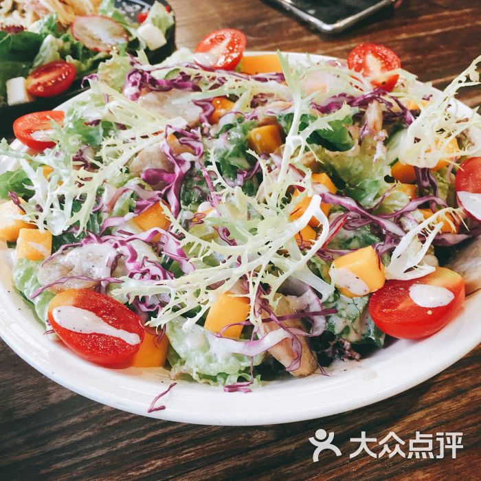 烤香肠沙拉