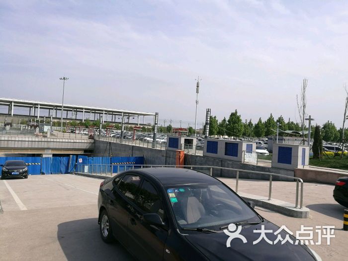 保定东站停车场图片 - 第2张