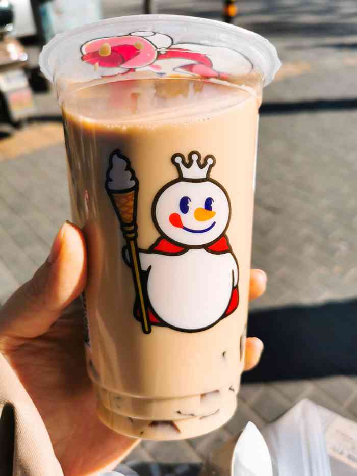 我最常去的一家饮料店之一感觉也是分店最多的一家奶茶店了蜜雪冰城