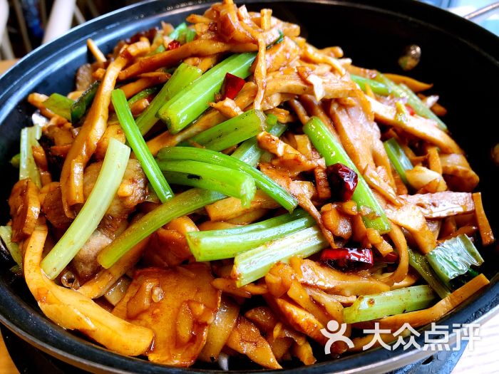 俏立方餐厅(汉街店)干锅竹笋图片 - 第1张