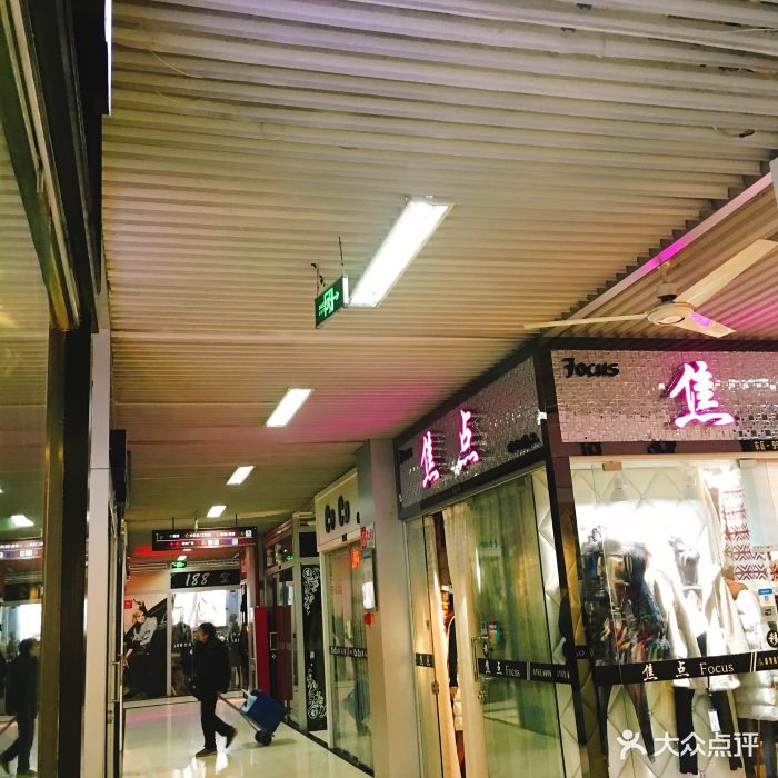 浙江钱江服装小商品市场图片