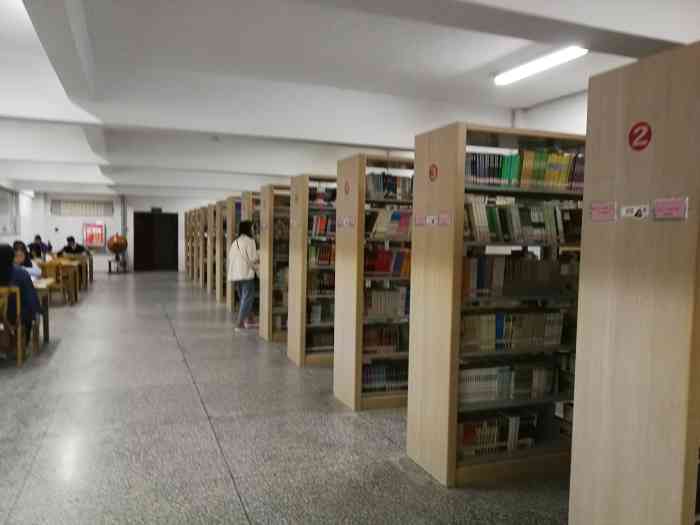 商丘市图书馆-"商丘工学院图书馆从长江路工学院南门.
