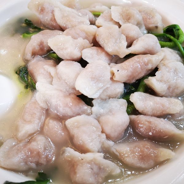 上汤鱼皮饺 48