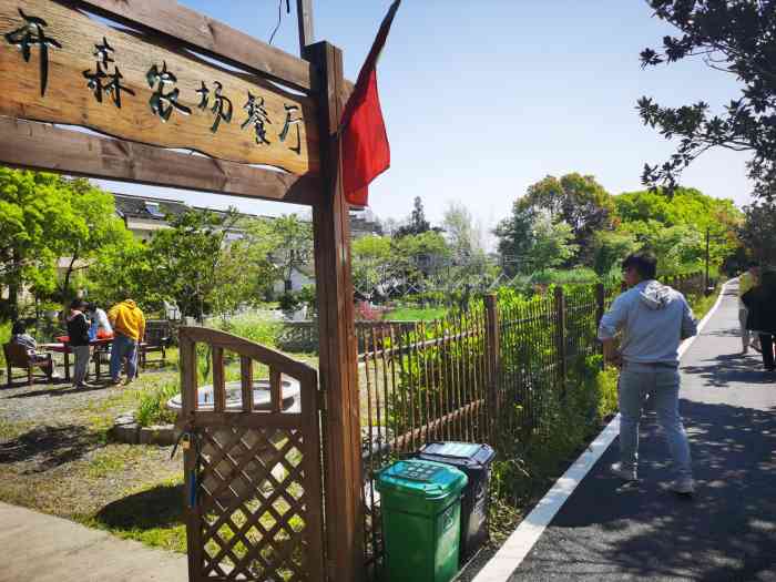 潘家浜村"下雨天也阻挡不了我们烧烤野米饭!早就约好.