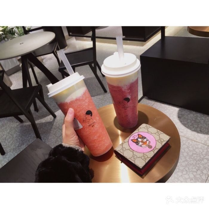 喜茶(芮欧百货店)芝芝莓莓图片 - 第1张