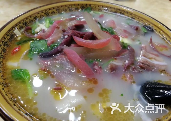 正圆烩面:每天中午都是人头参动的地方。