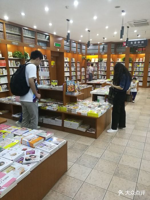 新华书店(观前街店)图片