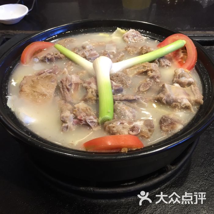 有一锅黑山羊腊排骨火锅