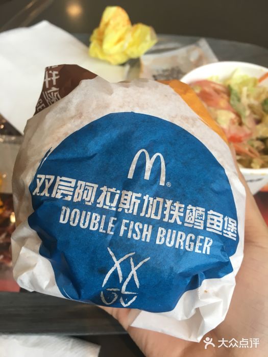 麦当劳(奥特莱斯得来速店)双层阿拉斯加狭鳕鱼堡图片