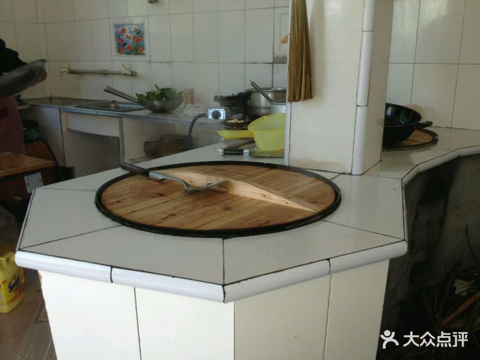 原生态农家柴火灶厨房