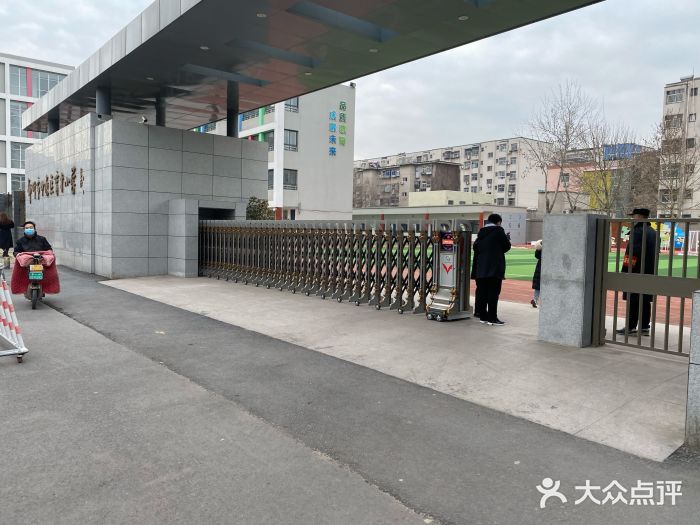 郑州市中原区育才小学图片