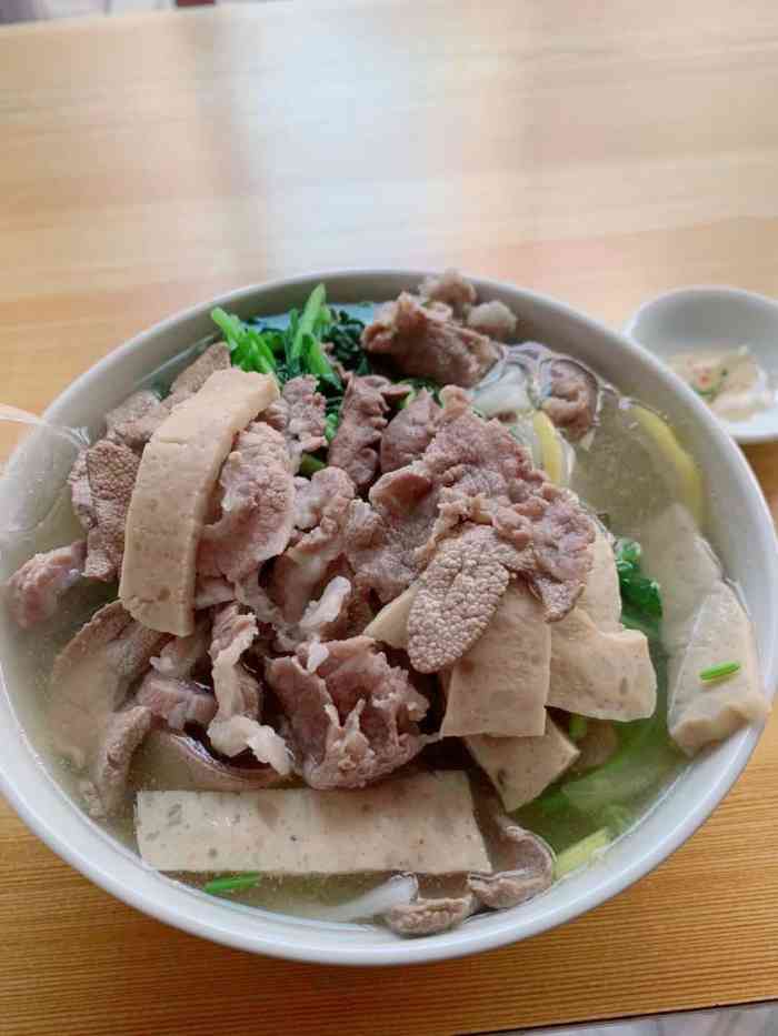 汕头不知从什么时候开始兴起了柠檬促肉粿条汤,说心里话,的确是很不错