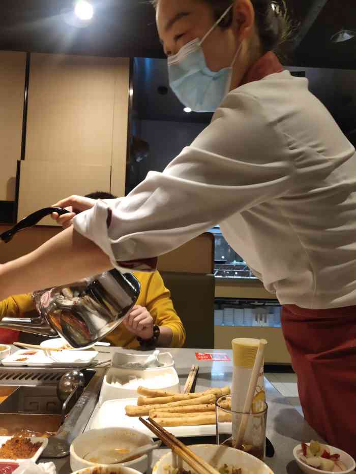 海底捞火锅(海汇港店)-"我来到这里,服务员就直接说不