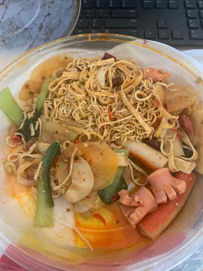 翘彩唇麻辣香锅(新大陆店)-"[微笑]点的外卖,送餐很快本来预计12:.