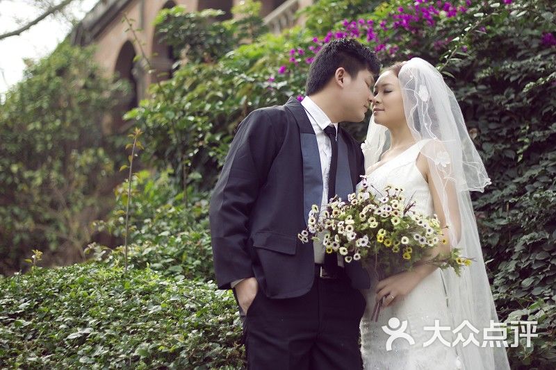 郑州圣蒂娅婚纱摄影_郑州加油图片