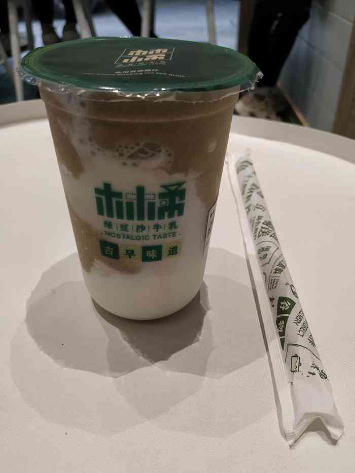 林小柔绿豆沙牛乳(三中店"环境很好哦～在学校旁边!服务员小姐姐态.