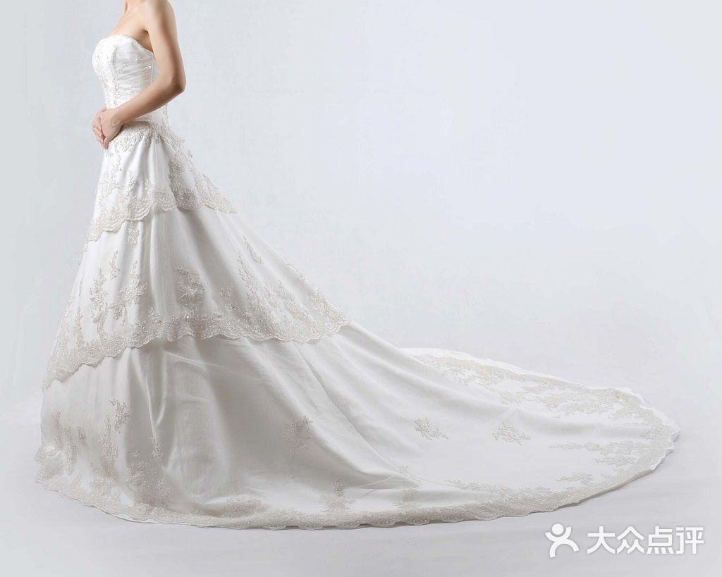 国际婚纱礼服网_婚纱礼服(2)