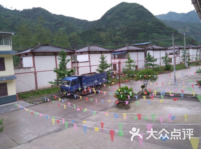 雅安市芦山县大川镇桦林苑农家乐夜景哦图片-北京采摘