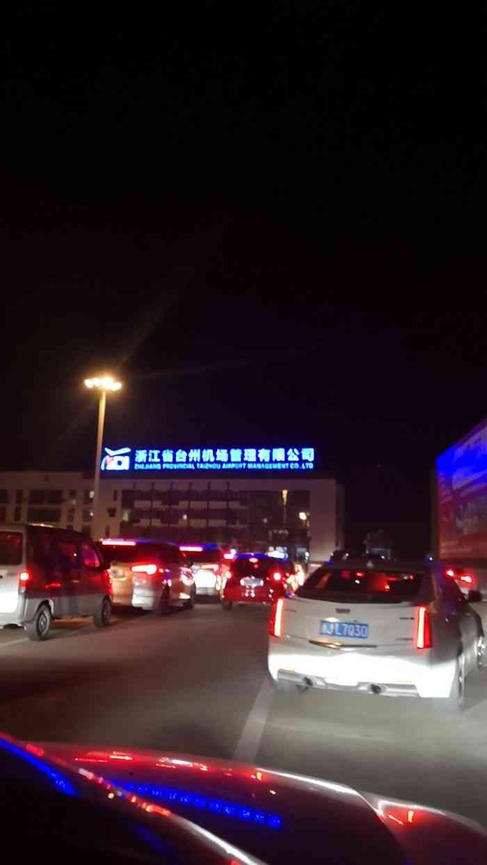 台州路桥机场-"希望开通自助取票机～减少人工繁忙～.