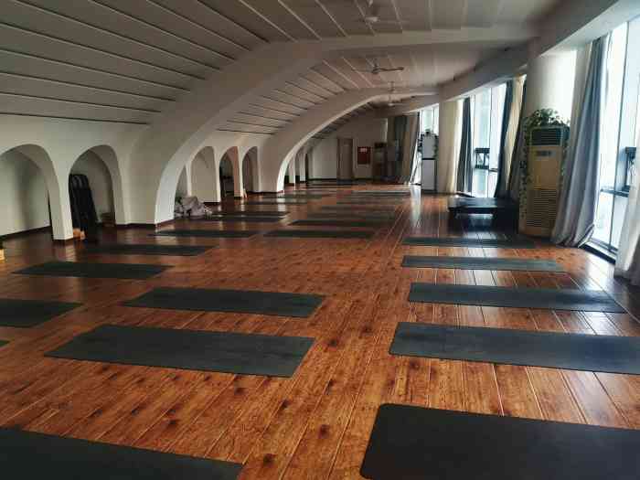 4、上海瑜吉瑜伽學院教練培訓的費用