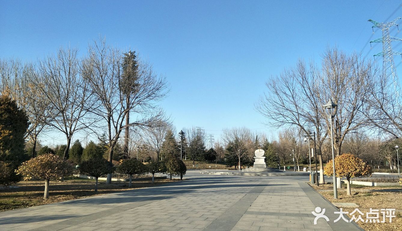 闲暇之余,趁着天好,来到南海子公园,进的是公园东门