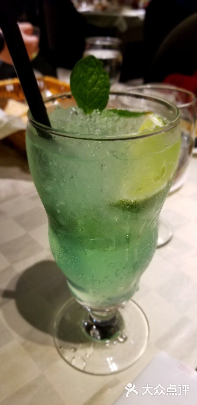 冰柠檬薄荷气泡饮