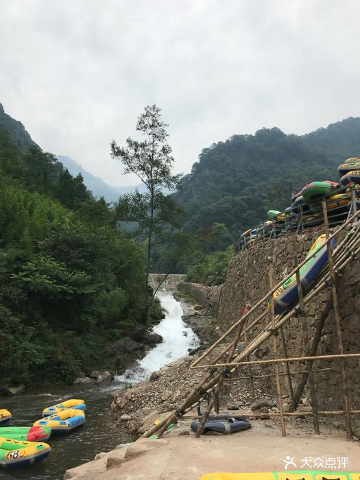 崇州九龙峡漂流图片