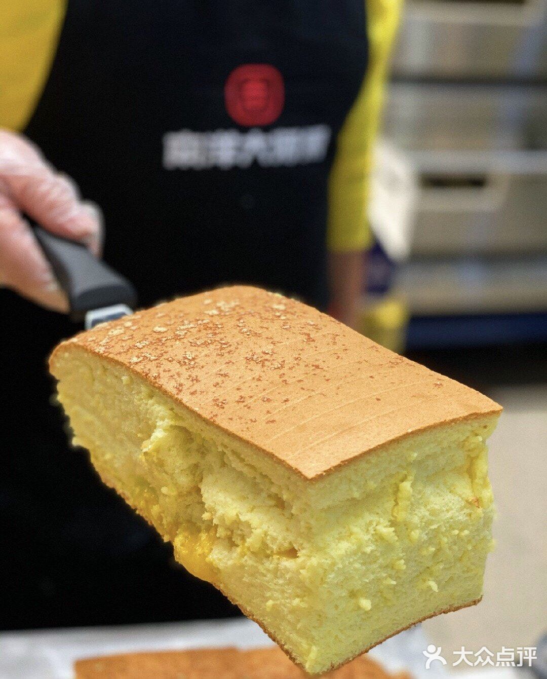 南洋大师傅只靠招牌原味蛋糕,咸蛋黄蛋糕就火遍了武侯区,确实值得一试