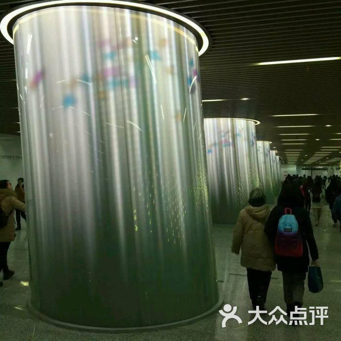 汉中路地铁站图片