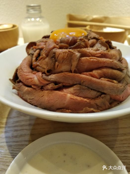 火山玫瑰牛肉丼