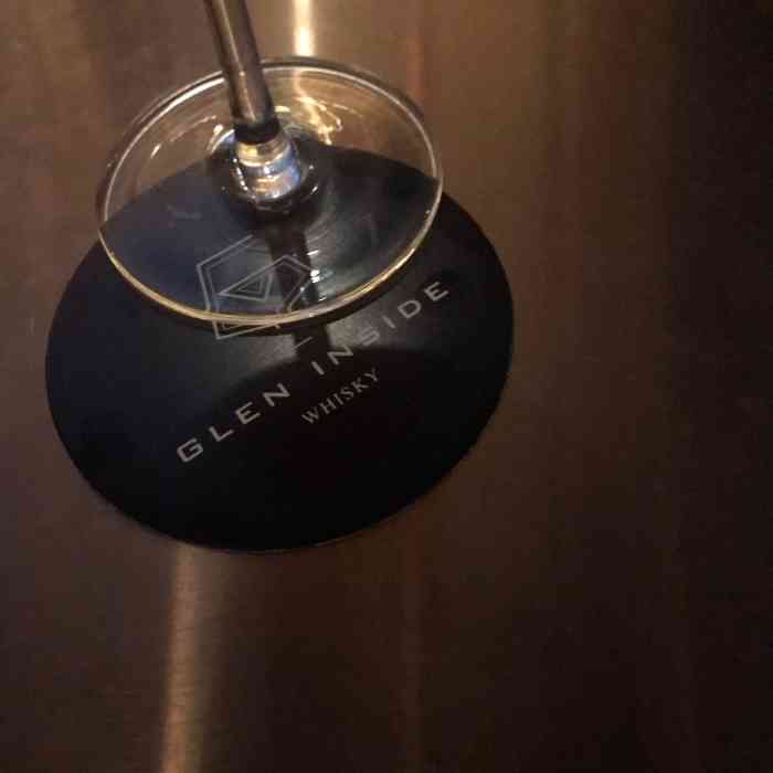 glen bar-"门只要一高,就好像严肃了不少,大门紧闭让.