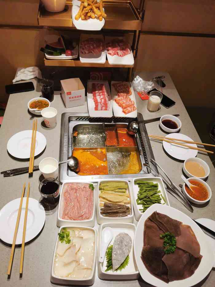 海底捞火锅(人和广场店)-"海底捞在滕州开业后最起码.