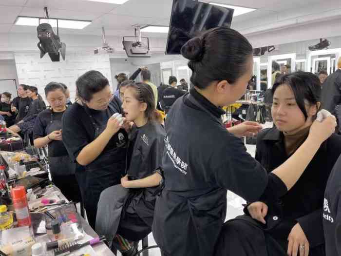 蒙妮坦形象艺术学院大连校区