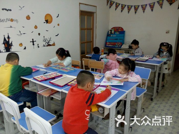 育才画室-儿童画-课堂环境-儿童画图片-哈尔滨学习