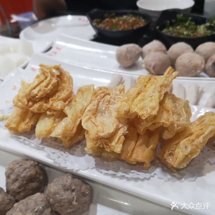 潮汕美牛肉丸火锅店炸腐竹图片