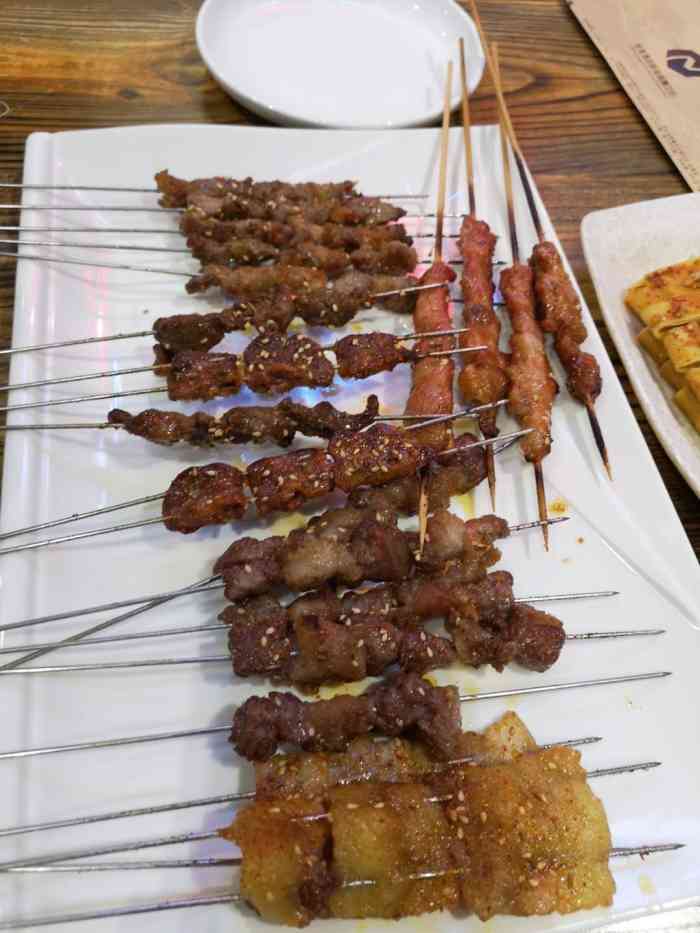 小马鲜串(群力店)-"烤五花肉,鸡翅,尖椒肥肠,心管很烤