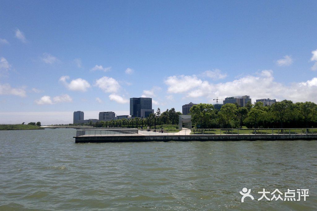滴水湖-湖边一景图片-上海周边游-大众点评网