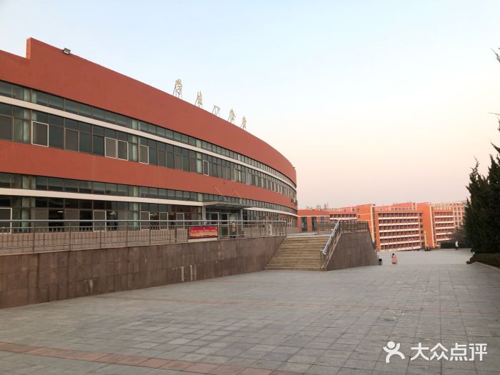 哈尔滨理工大学(荣成校区)一食堂图片
