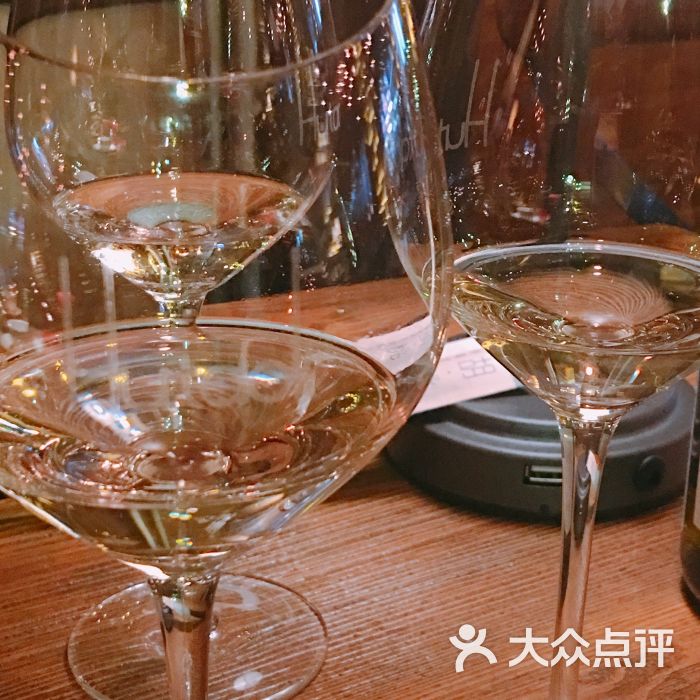 胡桃里音乐酒馆(华熙店)白葡萄酒图片 - 第1张