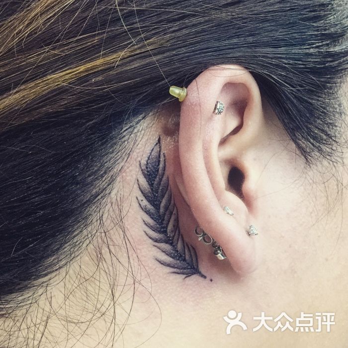 御墨堂刺青tattoo(上海纹身名店)耳朵后面图片 - 第2张