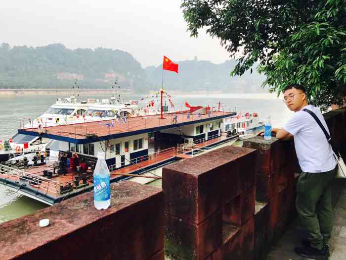 乐山港大榕树旅游风景区-"在乐山老城区这一带,可以坐船游览乐山大佛.