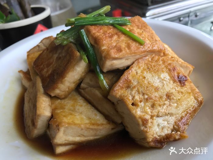 我们在对面蹦完极,就准备搜附近地方吃饭毫.