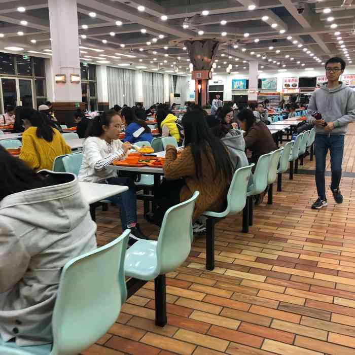 对外经贸大学二食堂-"其实食堂还可以的,菜色种类比较