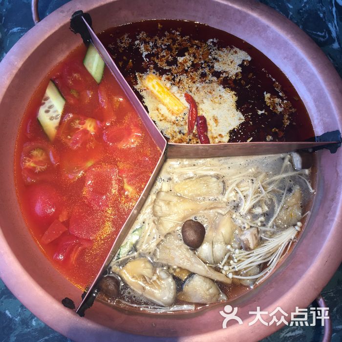 潮辣矿泉水火锅