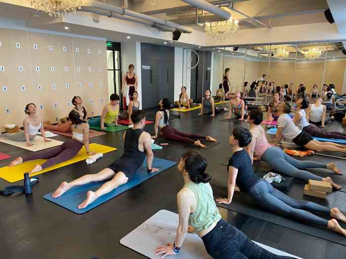 mani yoga 曼逸瑜伽"从外地来青岛,先来体验了曼逸的课程,这边-
