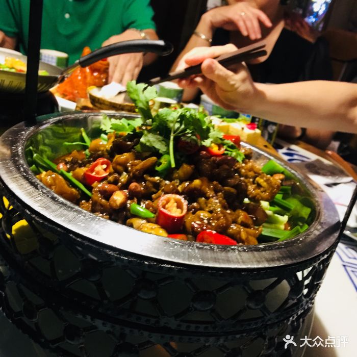 桂堂(环球银泰城店)招牌吊锅牛蛙图片 - 第1张